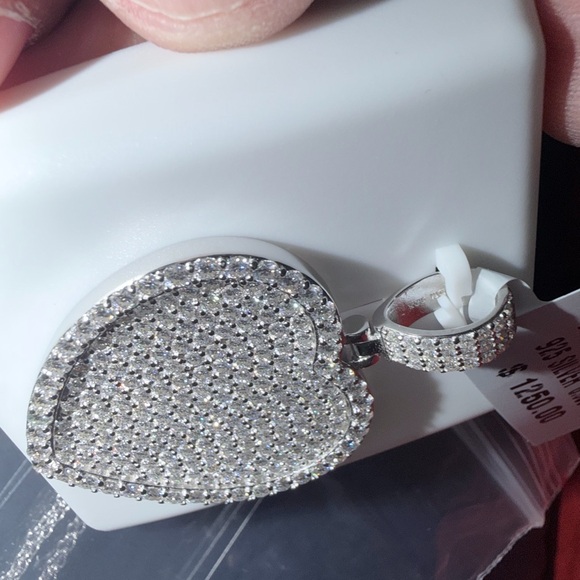 Lage heart pendant MOISSANITE
925 SILVER 8.00CTW
$ 1250.00 - Picture 6 of 12